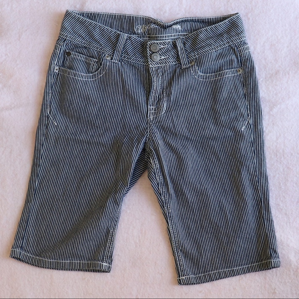 US POLO ASSN. STRIPED BIKER SHORTS - SIZE 3/4